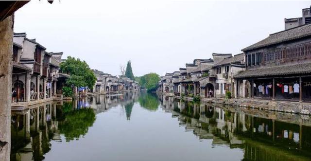 现代工笔画名家暨中国国家画院王天胜师生作品展三亚开幕